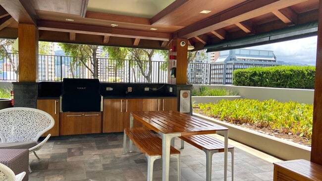 Building Photo - Lowest Priced 2-Bed Unit in ONE Ala Moana!!! PENTHOUSE 2 BED/2BATH with Ocean & Mountain Views!