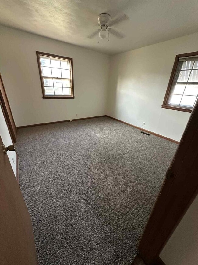 Building Photo - 16 Highland Dr