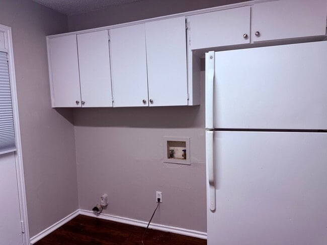 Building Photo - 2400 Alexander Ave