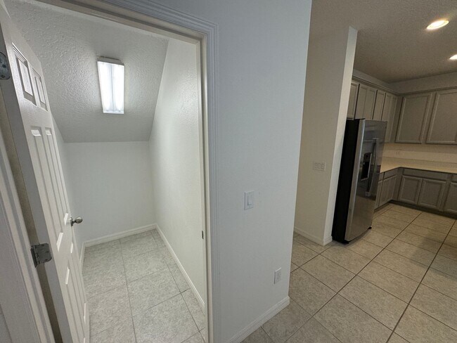Building Photo - Available Now! Spacious 3-Bedroom Townhome with Fenced Yard in Winter Garden – Washer and Dryer I...