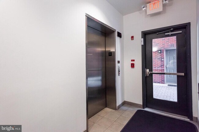 Building Photo - 133 N Bread St