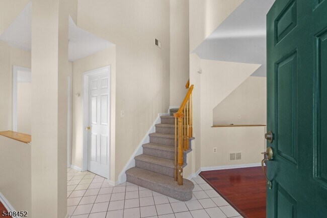 Building Photo - 12 Woodmont Dr