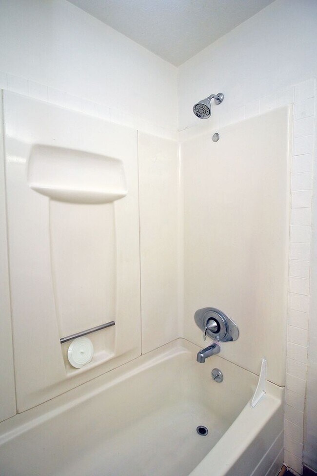 Building Photo - 3200-3236 SW Marigold St