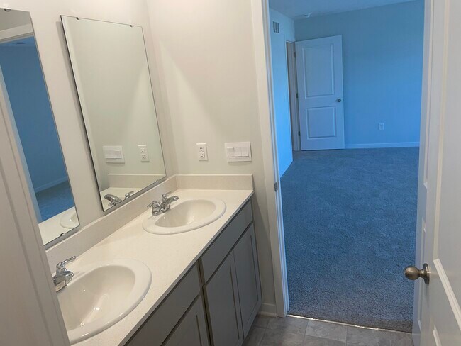 Building Photo - 6375 Marinelli Dr N