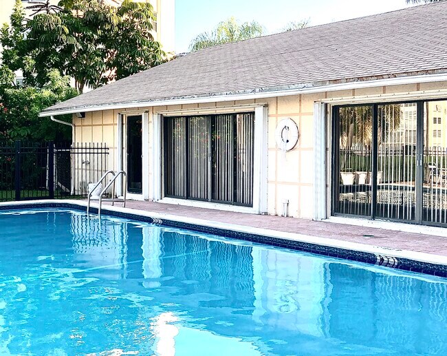 Building Photo - 321 SE 3rd St