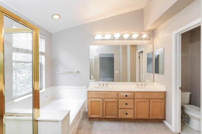 Building Photo - 572 Blackwood Terrace