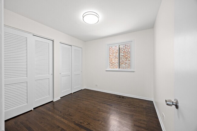 Building Photo - 1615 W Greenleaf Ave