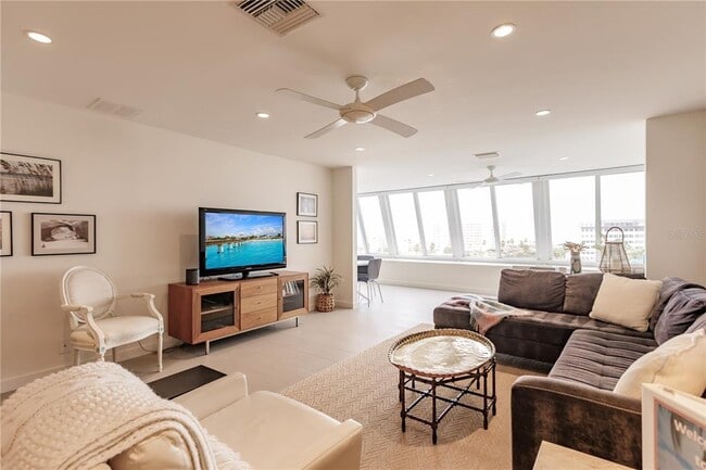 Building Photo - 1200 E Peppertree Ln