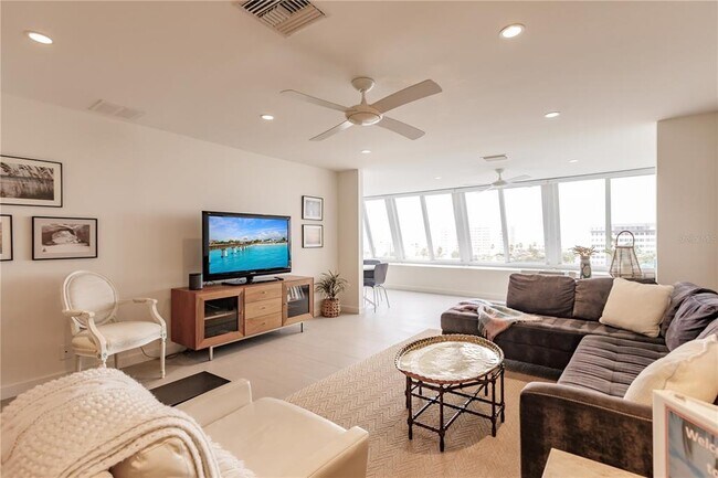 Building Photo - 1255 E Peppertree Dr