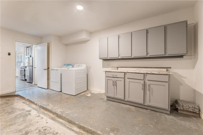 Building Photo - 7004 Riverton Dr