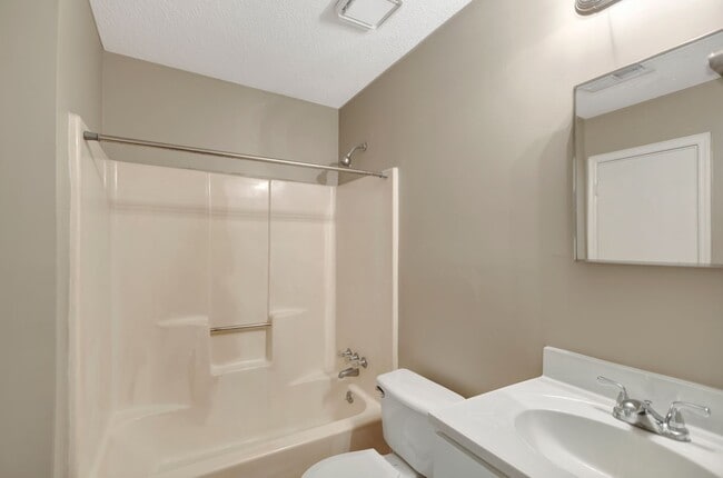 Building Photo - MOVE IN SPECIAL! Two Bedroom Pet-Friendly Unit in Gadsden Acres!