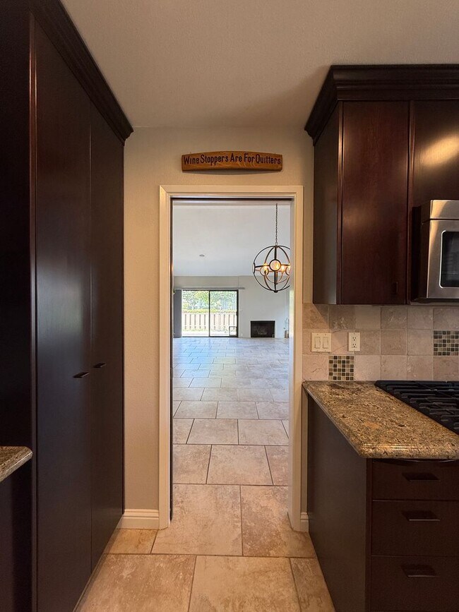 Building Photo - Beautiful Single Story Foxenwood Townhome in Orcutt with Easy Access to VSFB