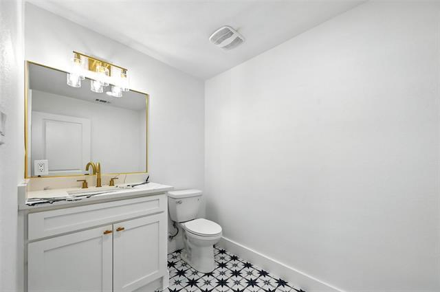 Building Photo - 508 W White Ave