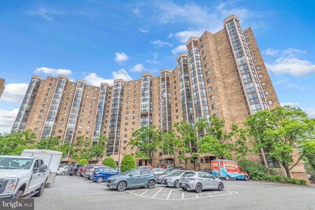 Building Photo - 5904 Mt Eagle Dr