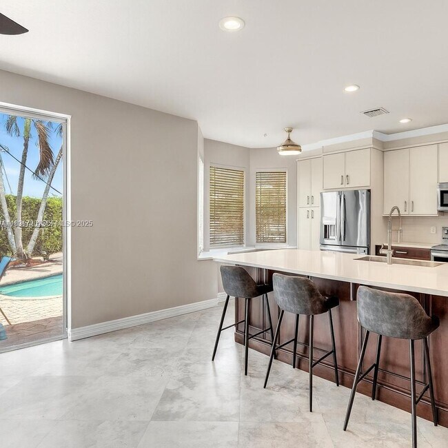 Building Photo - 214 La Costa Ct