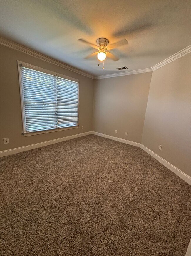 Building Photo - 522 Saint Helene Ct