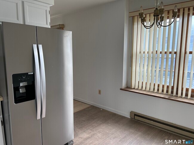 Building Photo - 43 Valley Dr