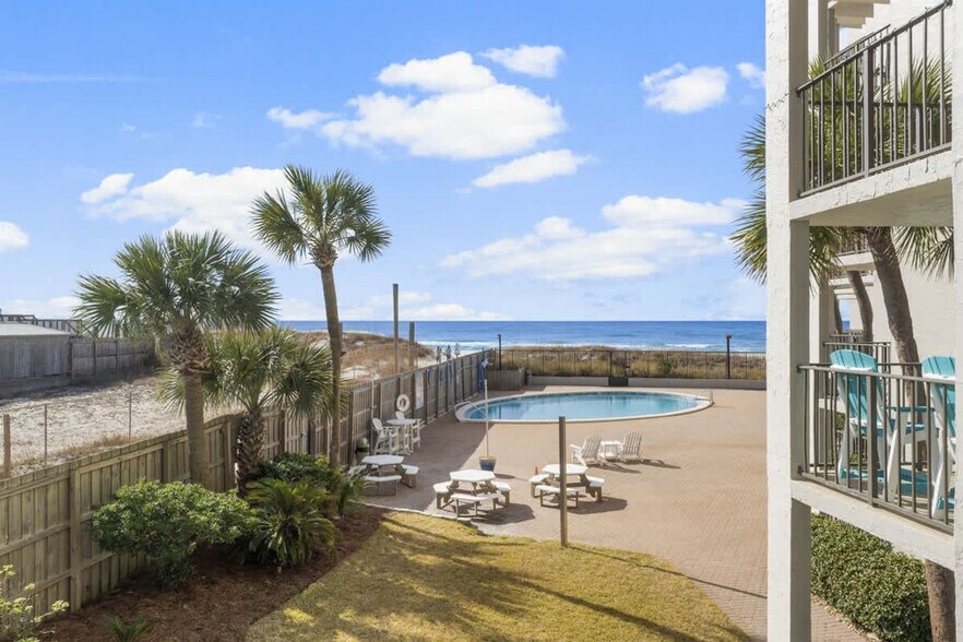 Building Photo - 8815 Thomas Dr