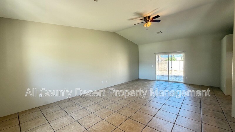 Building Photo - 9751 Palm Dr