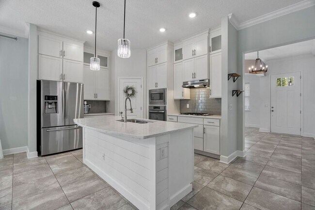 Building Photo - 150 Whisper Rock Dr