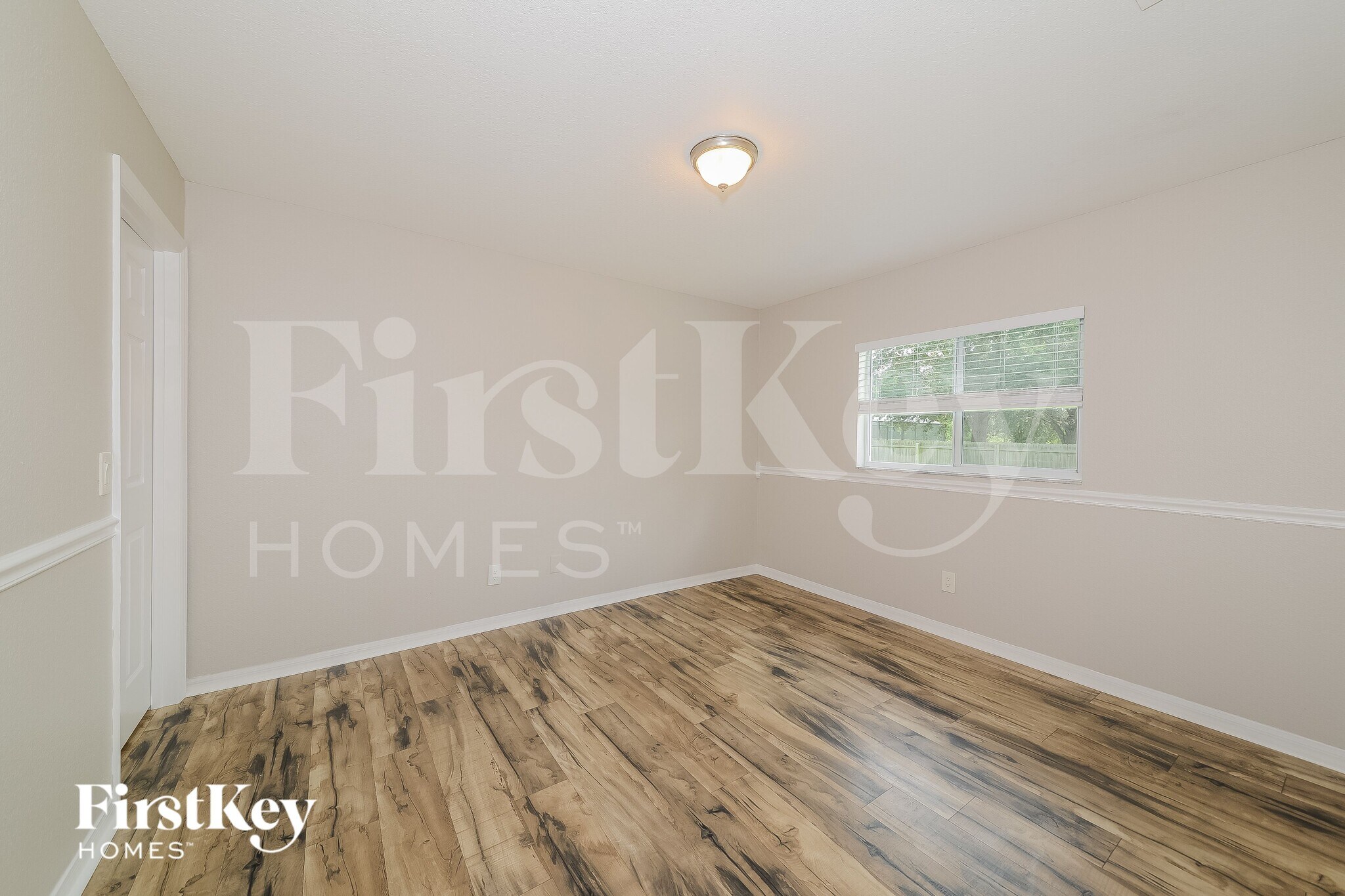 Building Photo - 6177 Hollywood Ave