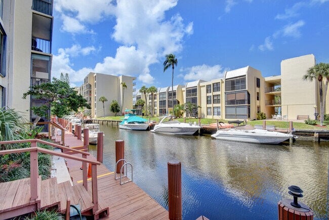 Building Photo - 3 Royal Palm Way