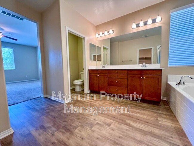 Building Photo - 34726 Yellow Root Ct