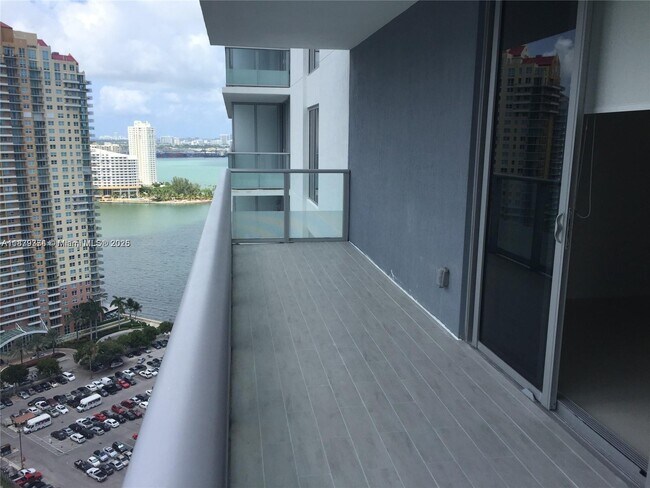 Building Photo - 1300 Brickell Bay Dr