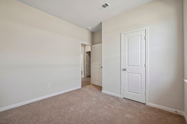 Building Photo - 335 Kingston Wy