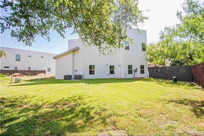 Building Photo - 21 S 42nd St