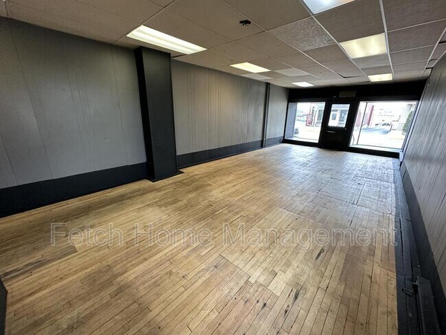 Building Photo - 107 E Main St