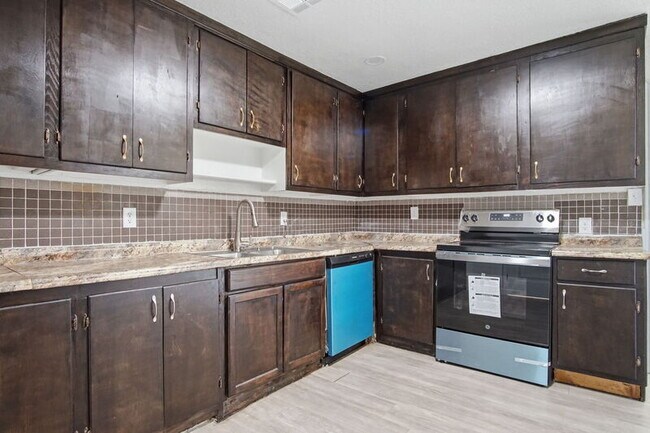 Building Photo - 549 E Ercoupe Dr