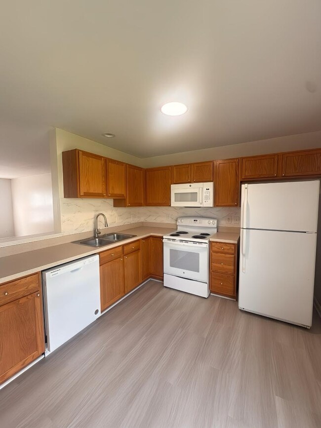 Building Photo - 986 Aztec Dr