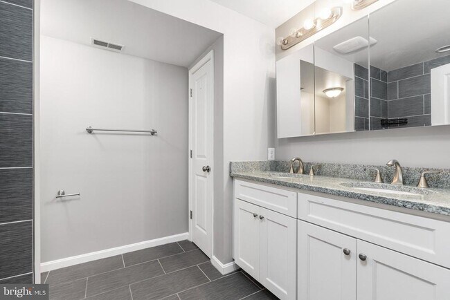 Building Photo - 1330 S Charles St