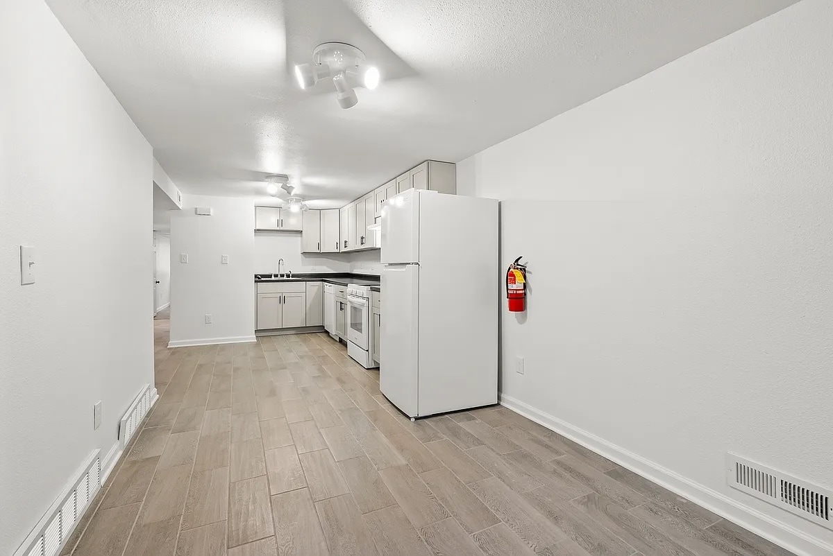 Building Photo - 8009 University Ave