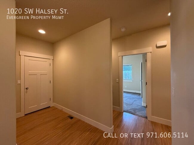 Building Photo - 1020 SW Halsey St
