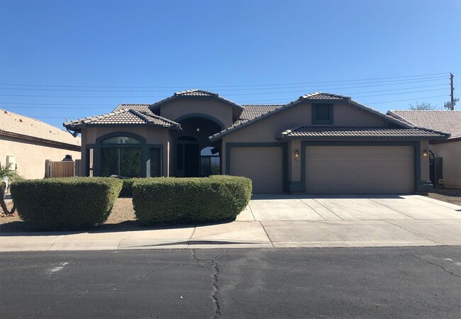 Primary Photo - SPACIOUS 4 BED, 2 BATH HOME LOCATED NEAR B...