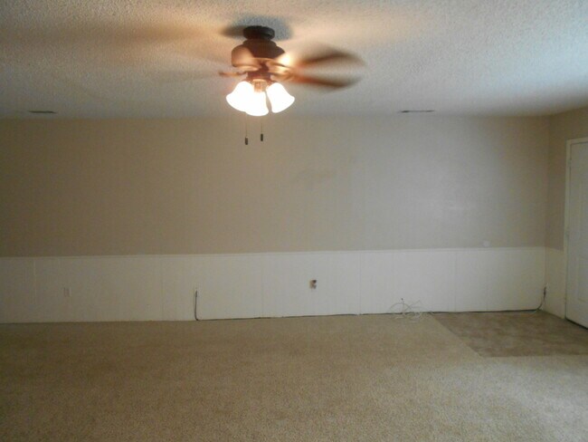 Building Photo - Large West Lubbock Home