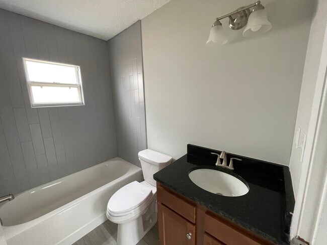 Building Photo - 623 5th Ave S