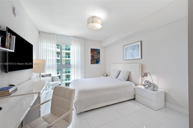 Building Photo - 300 Sunny Isles Blvd