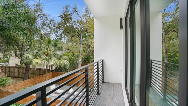 Building Photo - 3075 Mary St