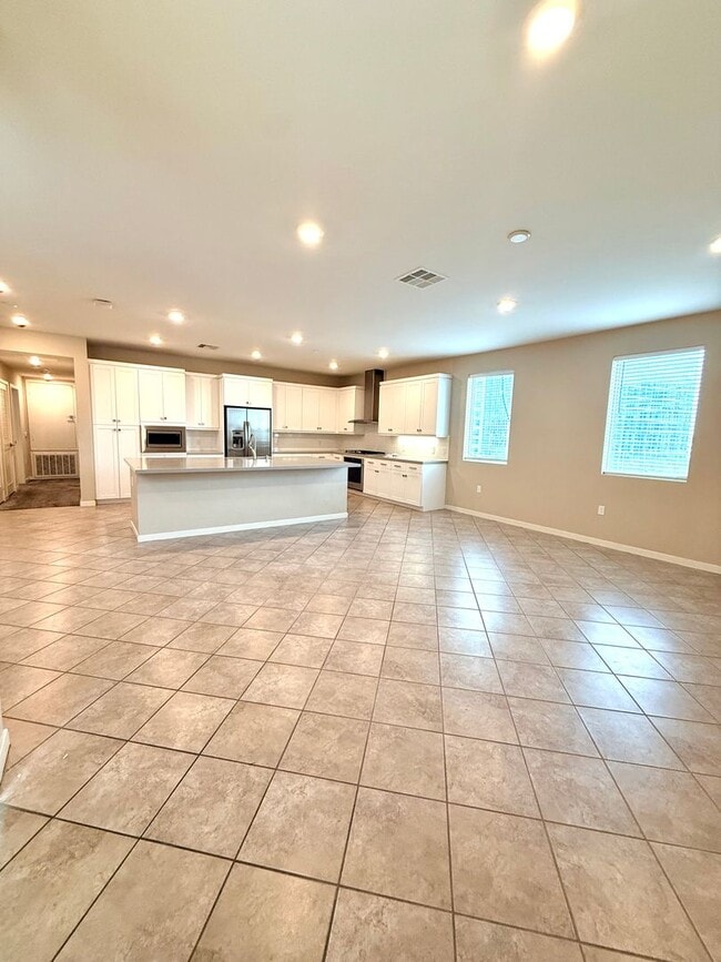 Building Photo - Newer 2 bedroom 2 bath luxury SMART HOME c...
