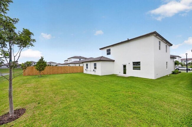 Building Photo - 2444 SE 29th Dr