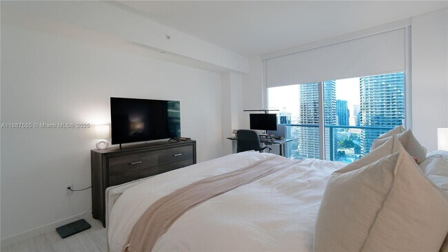 Building Photo - 1100 S Miami Ave
