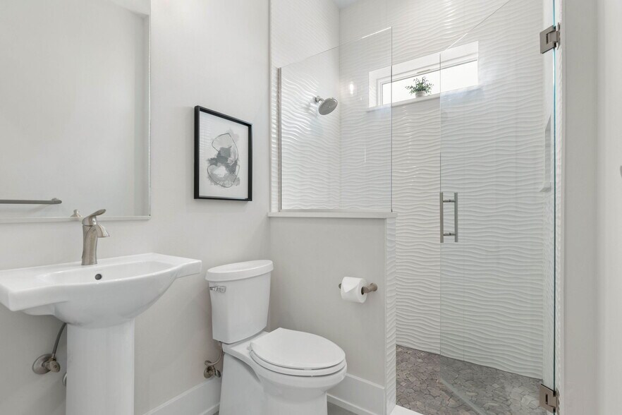 Building Photo - 3538 N Ocean Shore Blvd