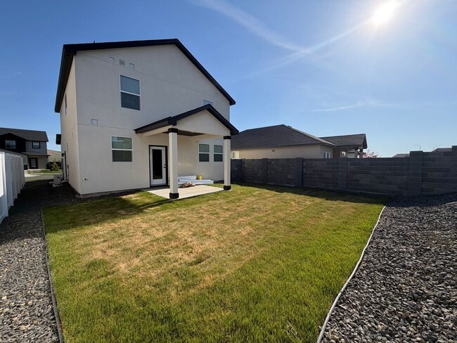 Building Photo - Beautiful New Construction- 3 bed, 2.5 ba, Quartz Countertops & Fenced Backyard