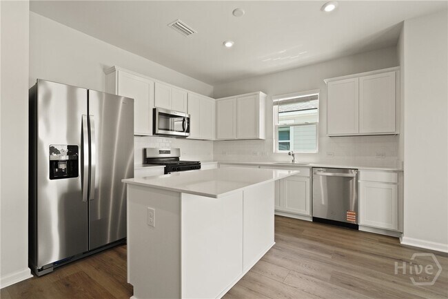 Building Photo - 251 Shade Tree Dr