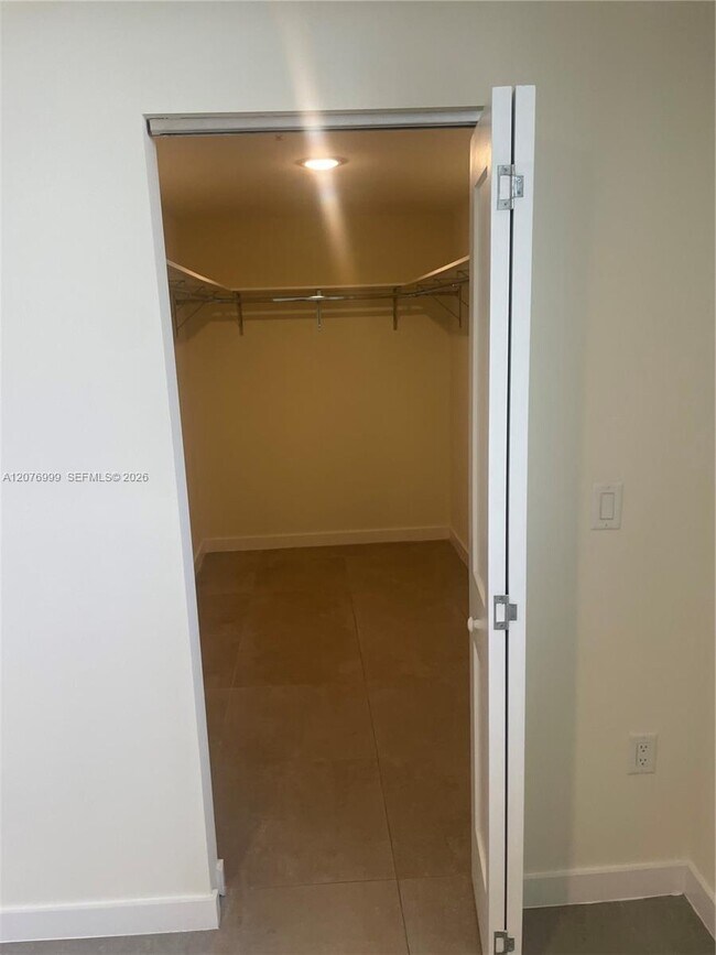 Building Photo - 16395 Biscayne Blvd