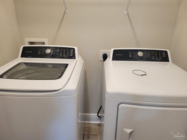 Building Photo - 6081 Royal Port Ct