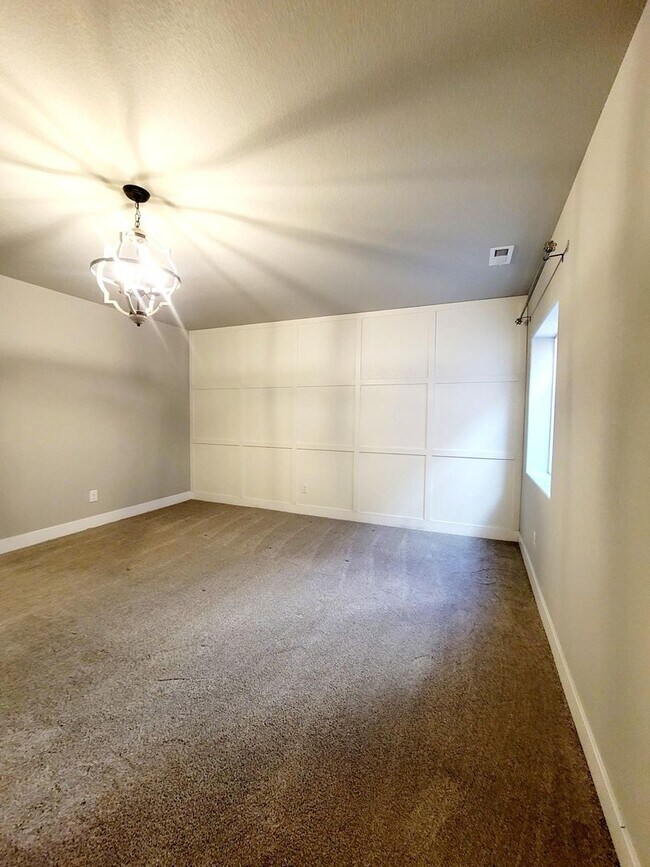 Building Photo - 7376 Peachleaf Dr